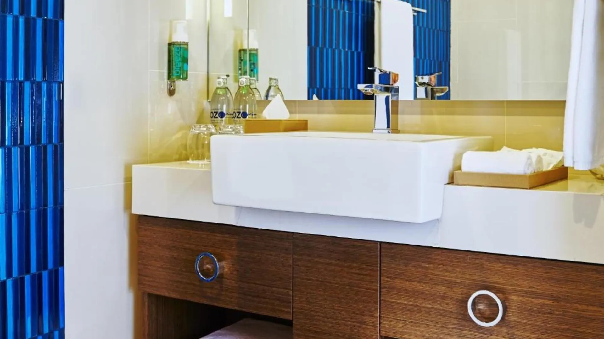 Radisson Hotel كاندي 4*,  سريلانكا